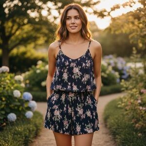 Juniors romper with spaghetti straps - Size Large